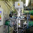 Magnetický separátor tekutých zmesí s automatickým čistením
